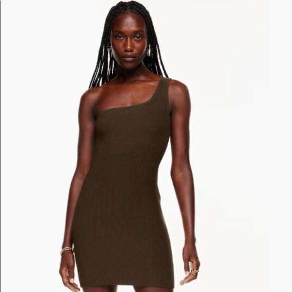 Babaton Dresses & Skirts - A baton sculpt knit contour dress